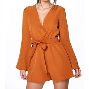 Flare sleeve belted romper